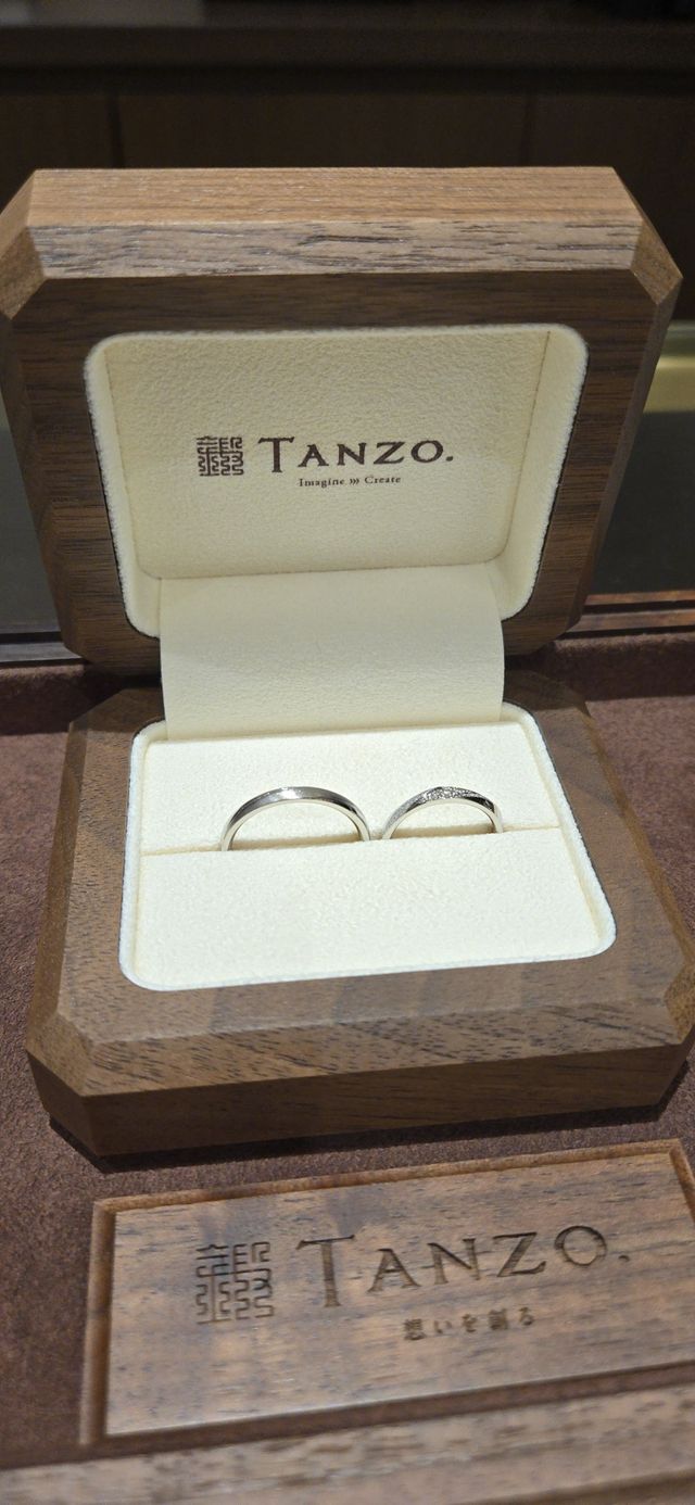 納品の際に頂いた指輪の写真になります