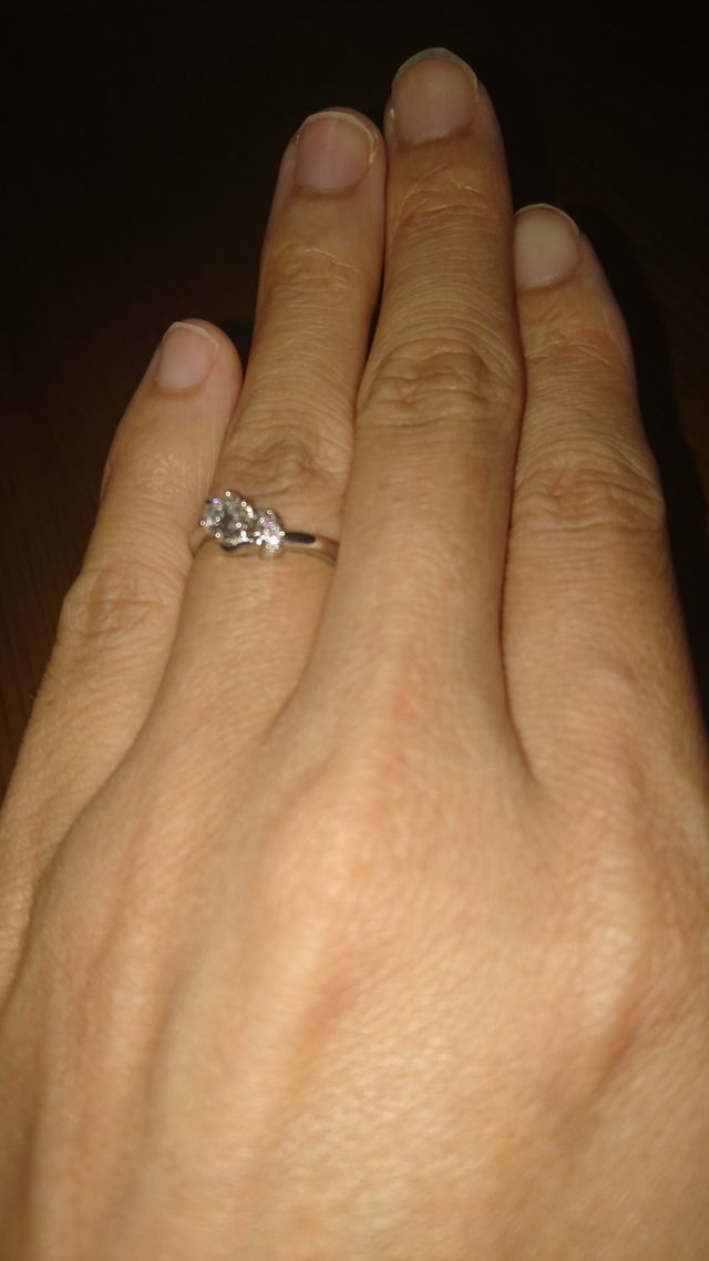 ひねってあるピンクダイヤが特徴です！