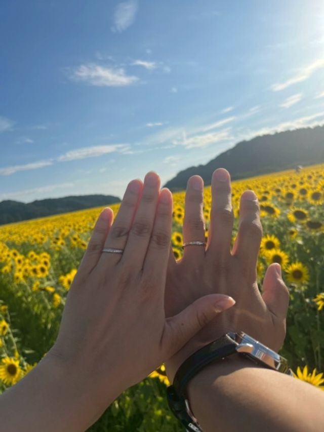 ひまわり畑に2人で行ったときに撮りました！