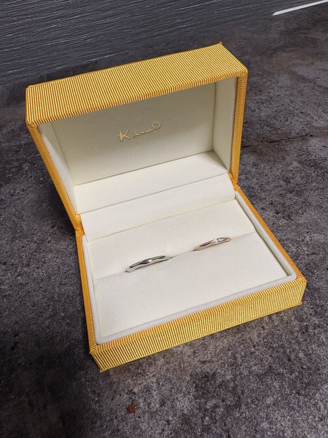 リトルマーメイドのデザインの結婚指輪にしました。