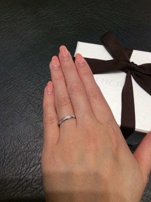 太さとダイヤの入り方がちょうど良く、気に入ってます。