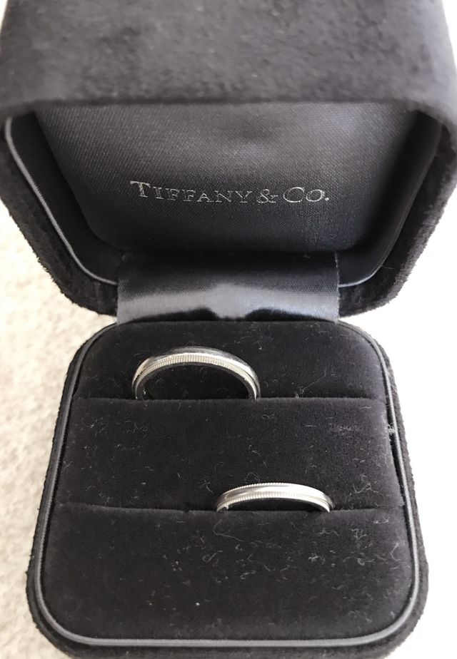 上が夫の指輪、下が私の指輪です。