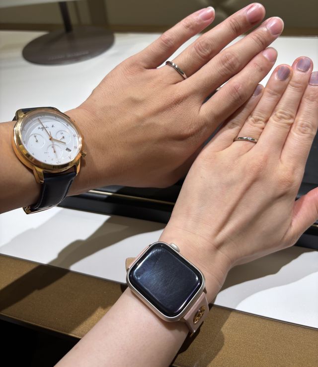 指輪の細さやシンプルなデザインにこだわって選びました。