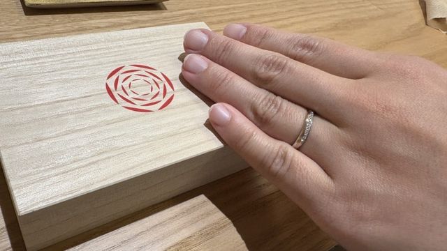 ダイヤモンドが映えるピンクゴールドのラインが素敵でした。