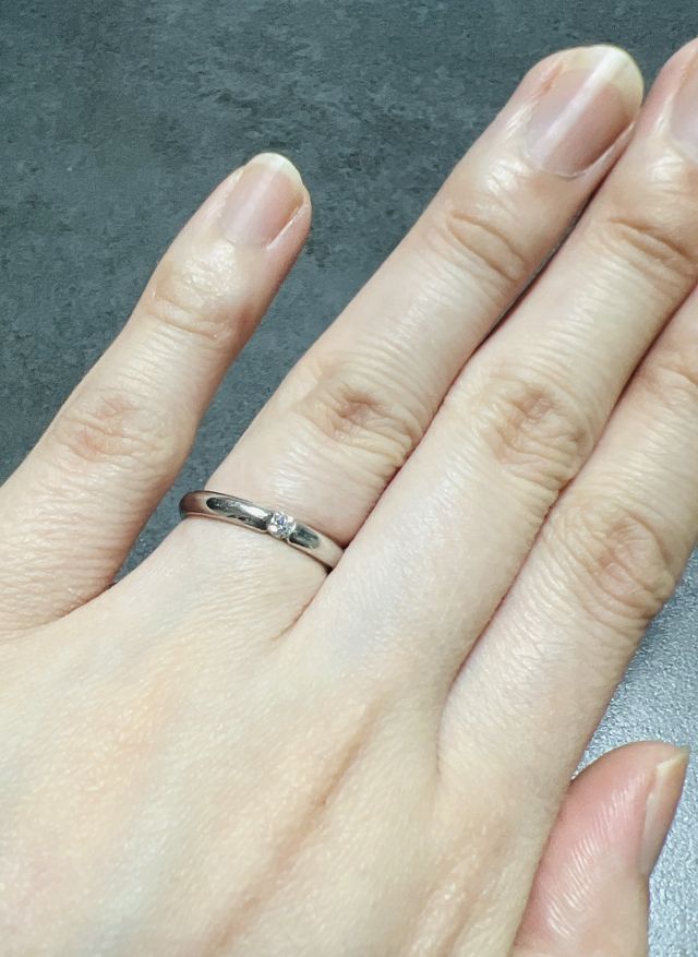 シンプルの中にダイヤモンドの輝きがあり可愛らしい指輪です。