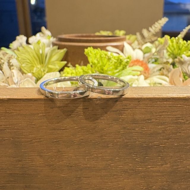 創作した指輪を綺麗に店員の方に撮って頂きました。