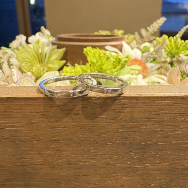 創作した指輪を綺麗に店員の方に撮って頂きました。