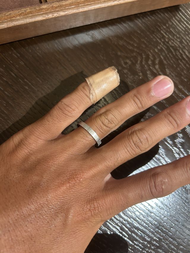 指輪をつけた状態