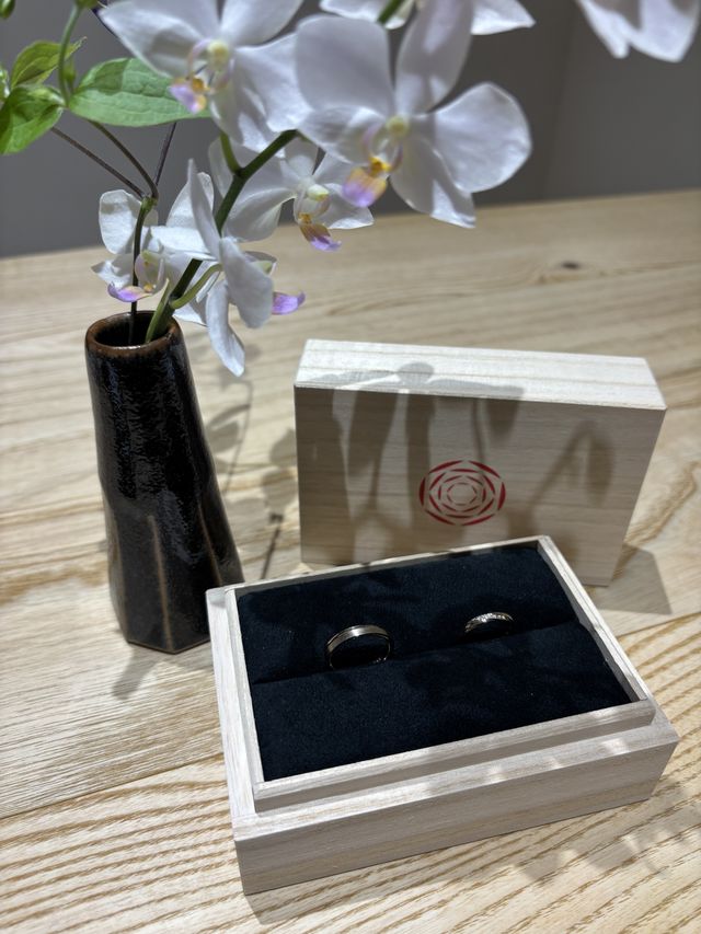 時結（夫）、祈結（妻）
シャンパンゴールド