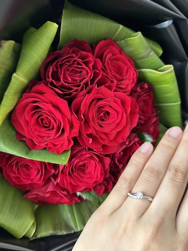プロポーズ受けた時の写真、婚約指輪のみ