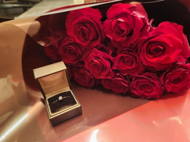 花束とともにプロポーズしました！
