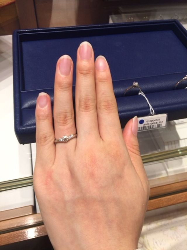 ダイヤモンドシライシさんで試しました。Vで左右非対称でした