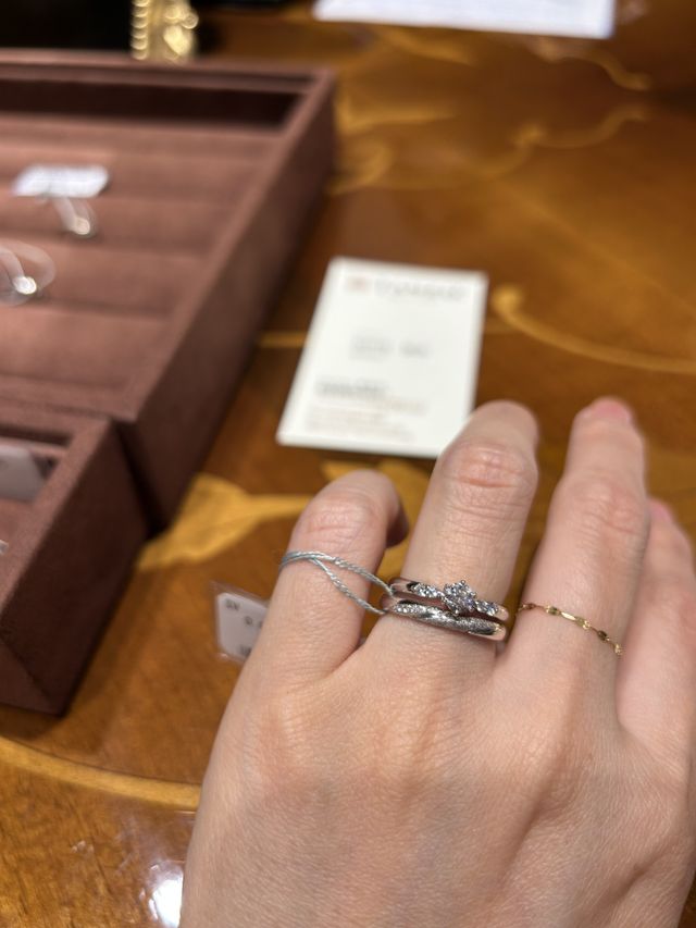 切れ込みの入ったデザインを選びました。