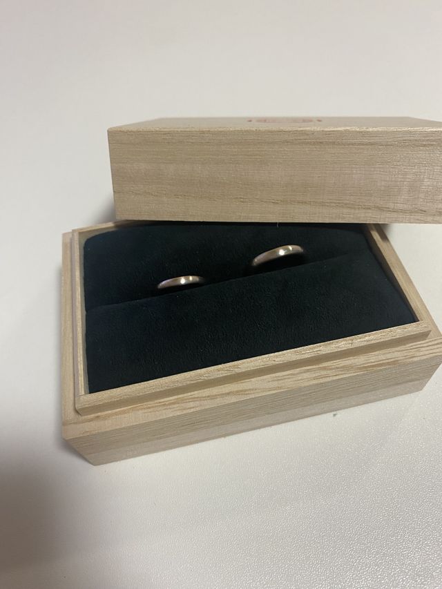 ボックスに入ったペアの指輪