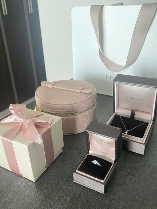 プロポーズの写真
婚約指輪も同じブランドにしました