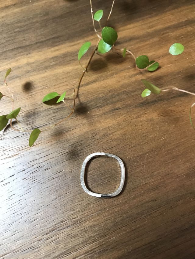 横のデザイン。好きがたくさん詰まっています。