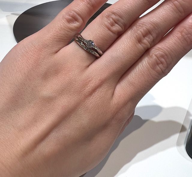 ダイヤモンドの輝きが綺麗です。