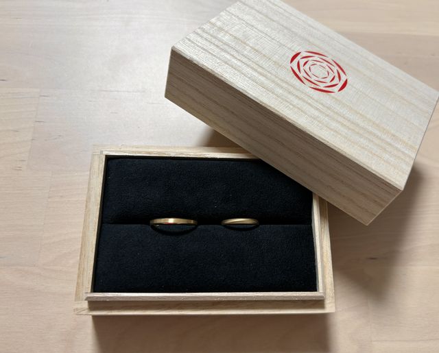 出雲結の木箱に入っています。