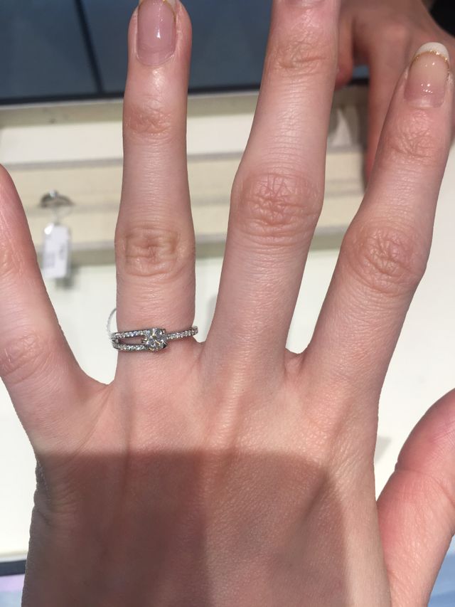 アシメントリーなデザイン