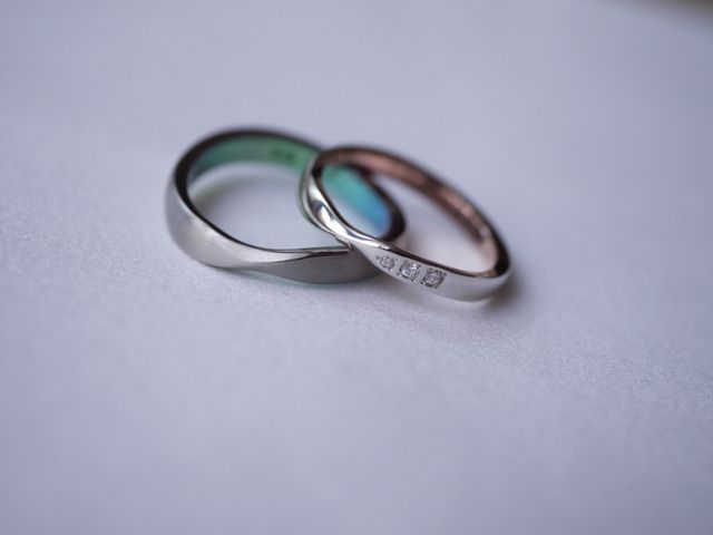 ウェーブすぎないシャープなデザインにしました