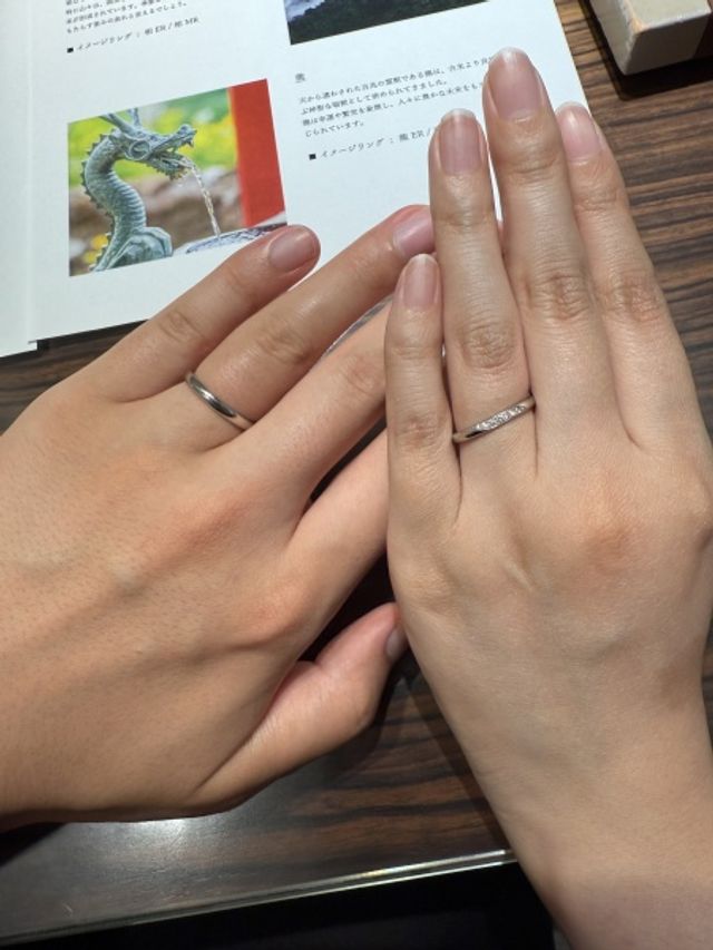 指輪を装着しての写真