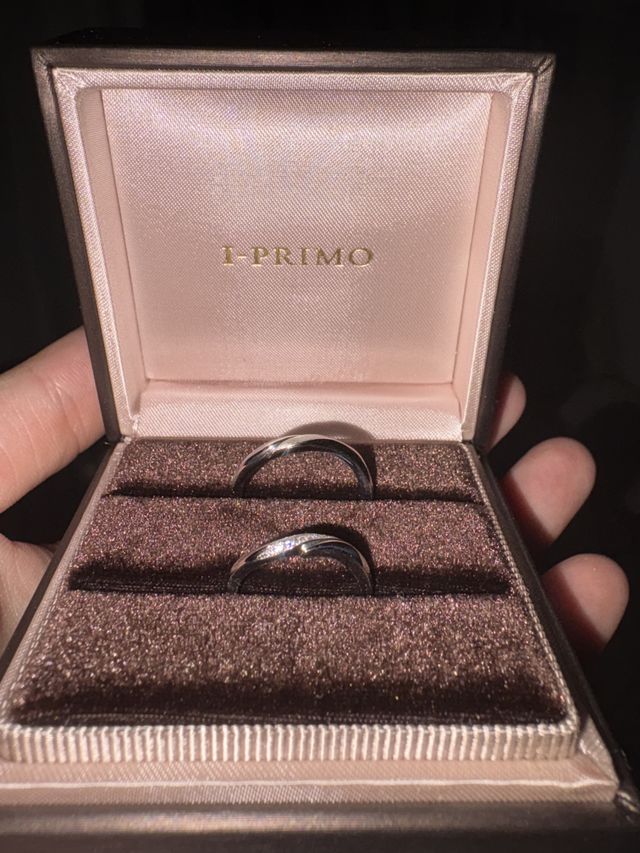 2人の結婚指輪です。指輪のデザインが好きで購入しました！