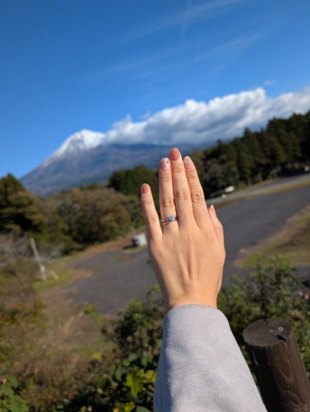 ダイヤの輝きも綺麗で指輪綺麗に見せてくれるデザイン