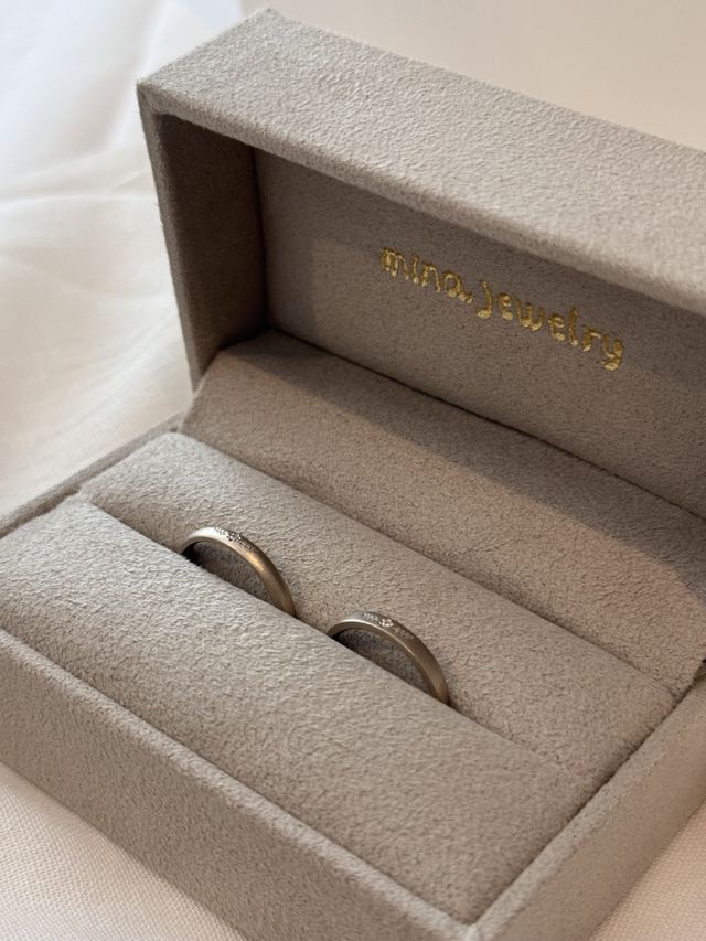 ボックスに入れた状態の指輪