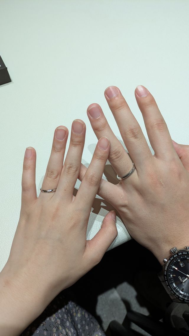 アフターサービスのおかげで、憧れの石付きリングを選びました。