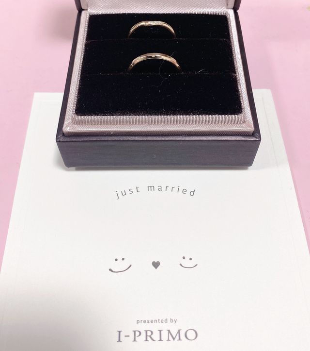 それぞれ別のデザインを選んで、指輪の色は揃えました！