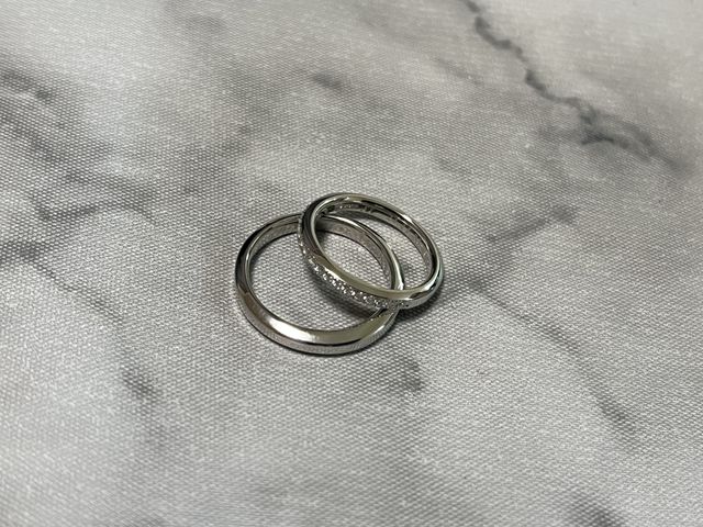 華奢でエレガントなエタニティとシンプルデザインが綺麗なリング