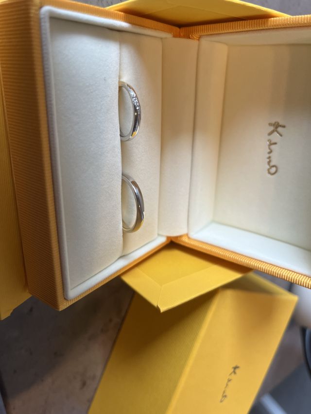 見えにくいですが、ゴールドとシルバーの2色になっています