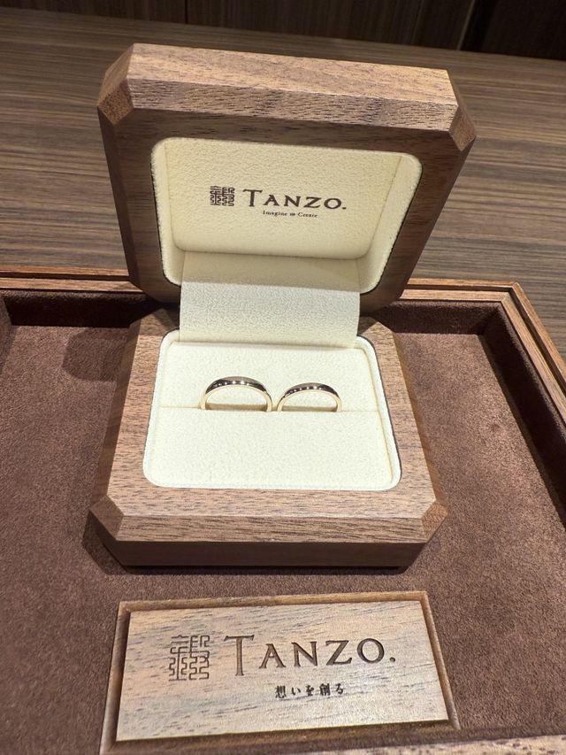 くるみの木の箱が他にはない。