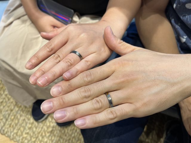 指輪受け取り後にビジュピコの店舗内で撮影させていただきました