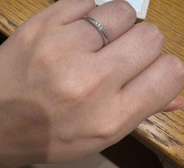 歳を重ねても違和感なくつけられそうなデザインだと感じました。