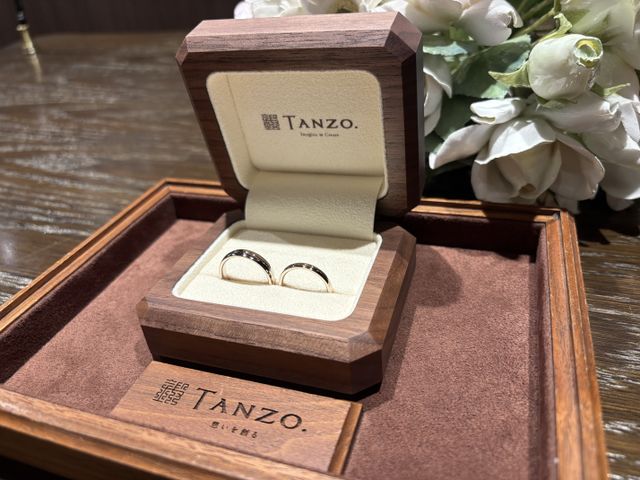 結婚指輪を受け取りに来た時の写真です。