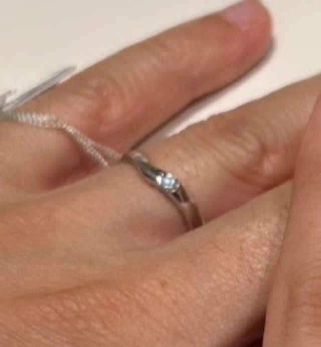 結婚指輪ですが、ダイヤは0.07を選びました。