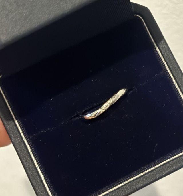 ウェーブとクロスを掛け合わせてダイヤを埋めました。