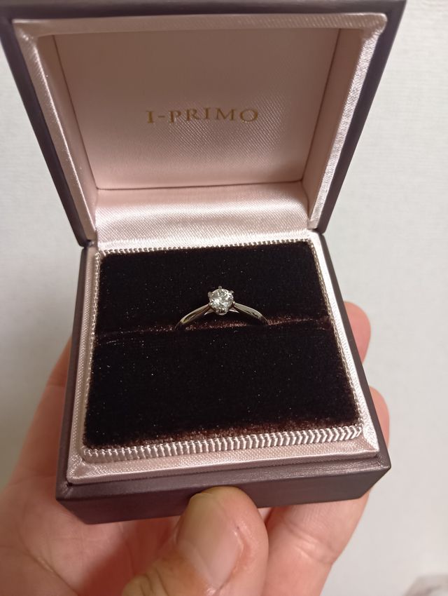 婚約指輪です。