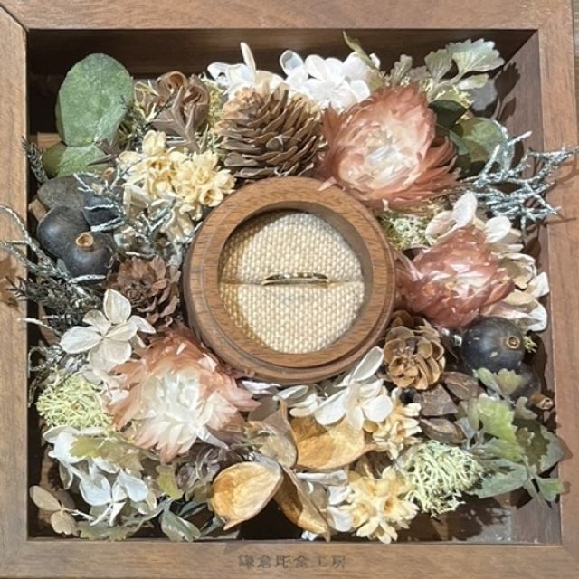 婚約指輪！
こちらに、ダイヤを入れてもらいました！