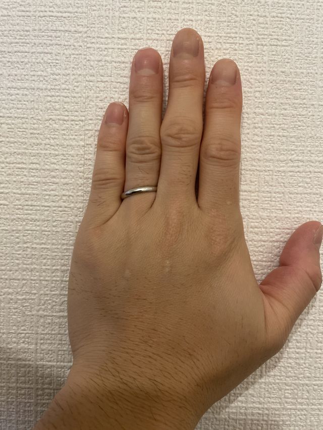 シンプルで派手さが無く、ビジネスでも違和感なく着用できます。