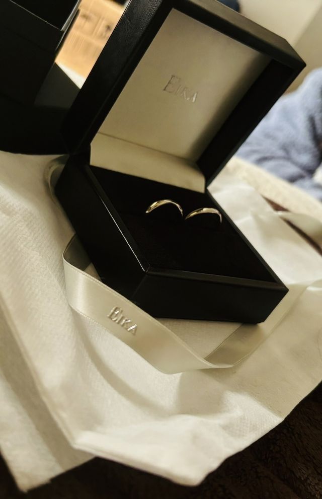 結婚指輪を買った時に撮った写真です。