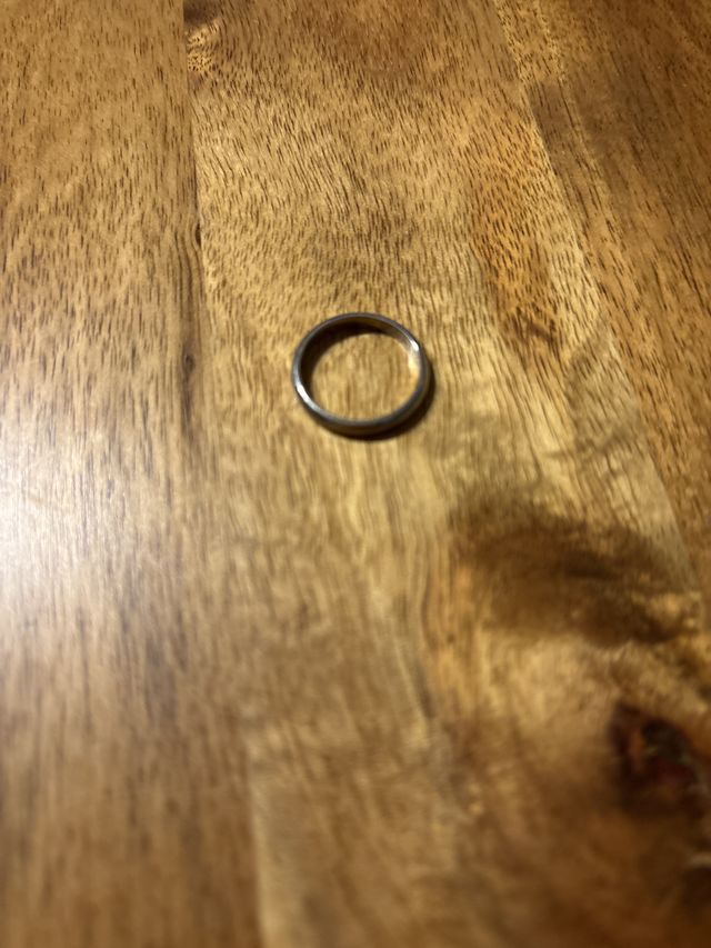 シンプルなシルバーの指輪です。