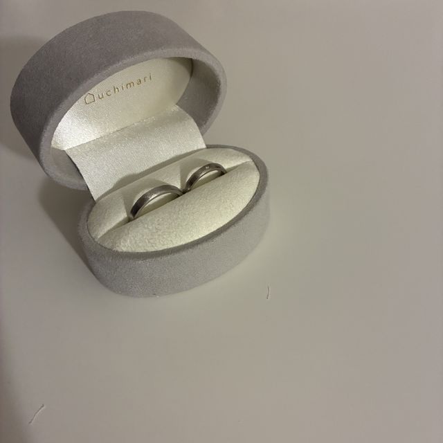 箱から取り出す前。じっと見つめてから触れました。