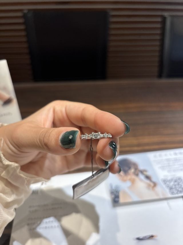 婚約指輪です