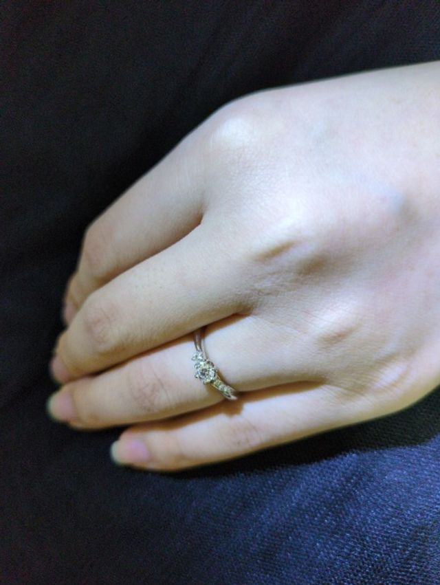 婚約指輪の装着
