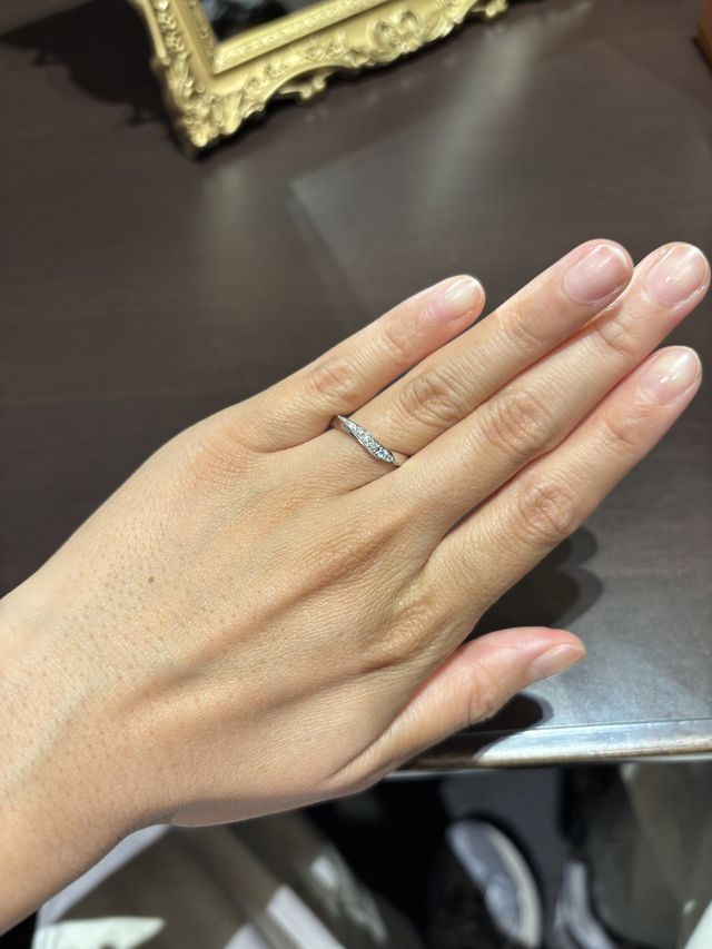 フルオーダーですが、イメージが似ているものを着用しています