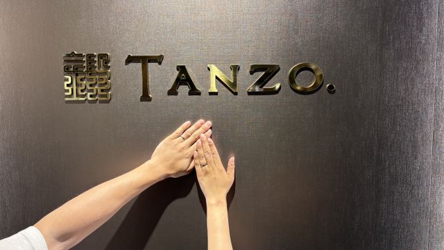 2人で梅田店で写真