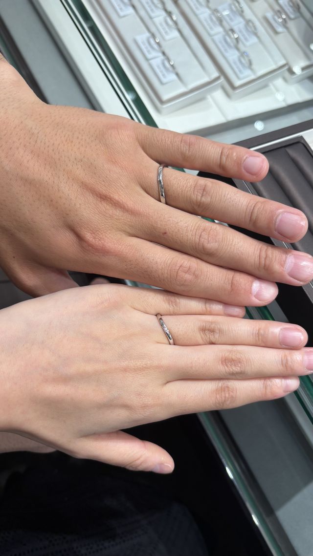 捻りがワンポイントになっている、シンプル過ぎないデザイン