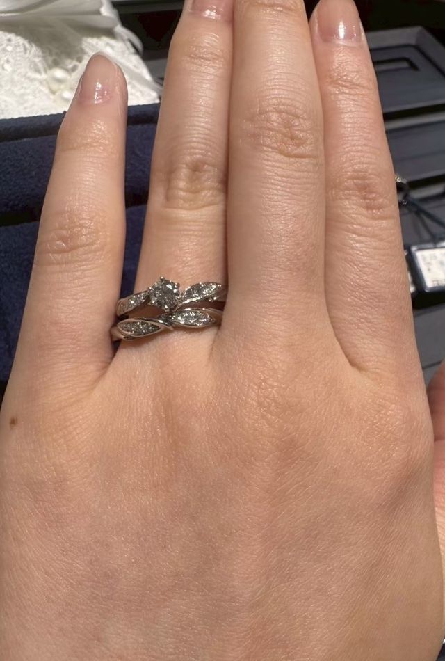 指輪を着用している写真